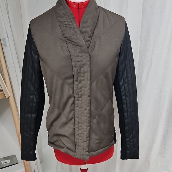 Simply Vera Vera Wang Jackets & Blazers - Simply Vera Vera Wang Women's Puffer Jacket - Black and Brown